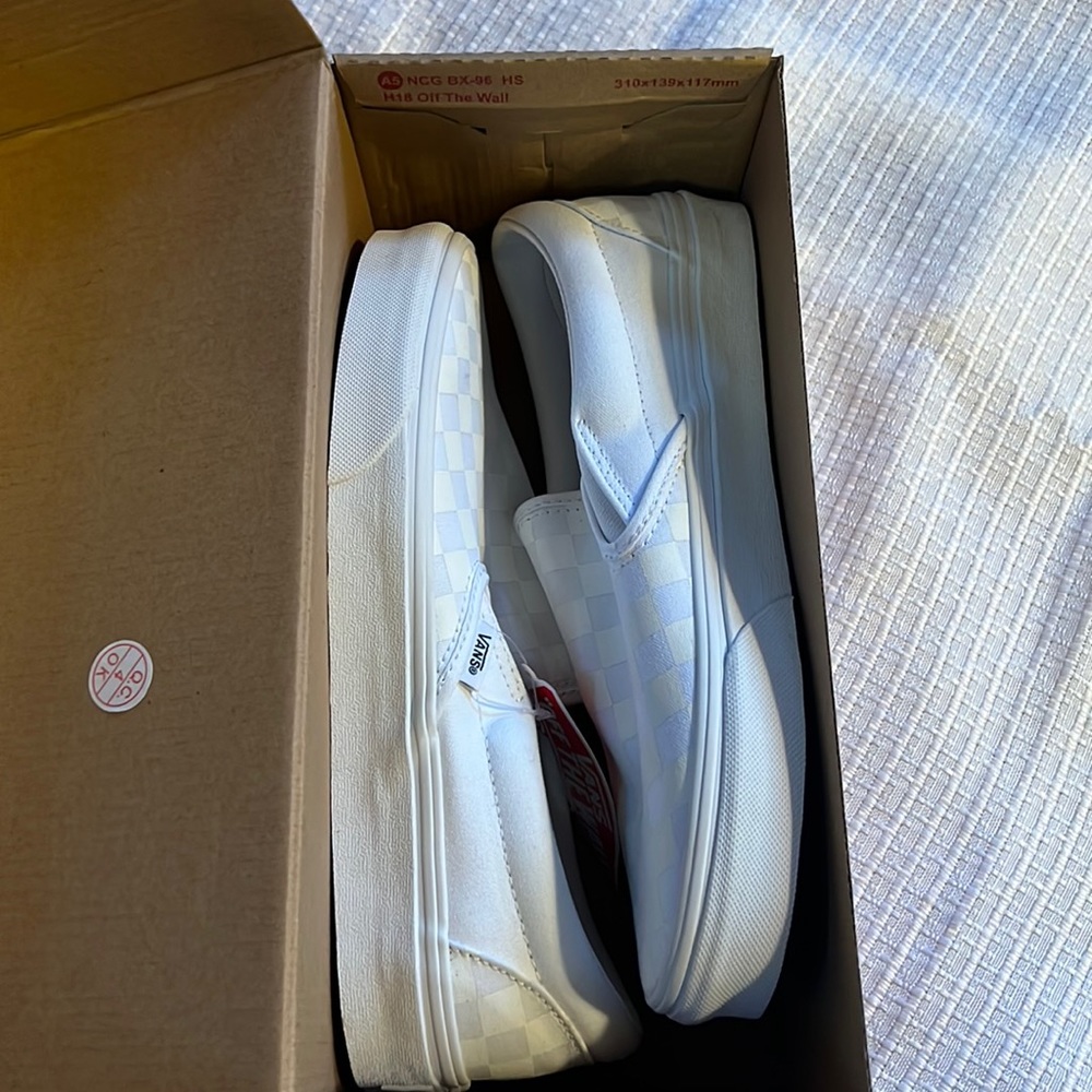 New Vans white checkered size 9.5